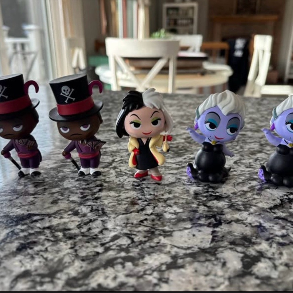 Disney Villains Mystery Minis Blind Box Figure lot  Ursula Cruella Dr. Facilier